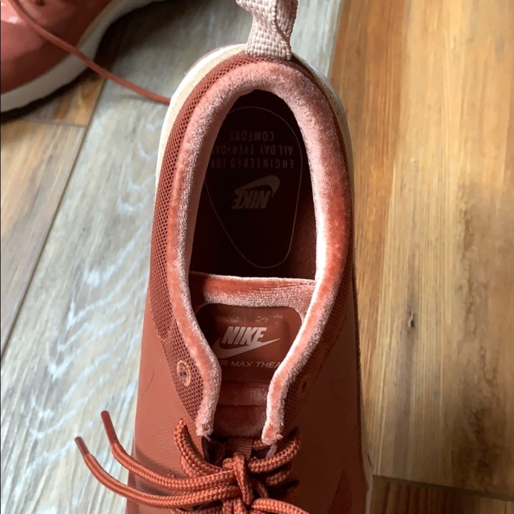 Rust Nike sneaker - Picture 3 of 4